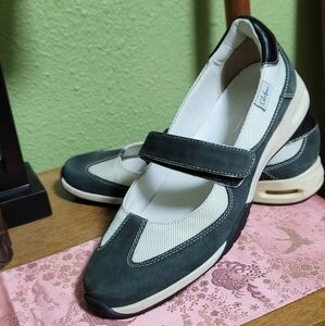 COLE HAAN NIKE AIR MARY JANE FLATS Size 7B
